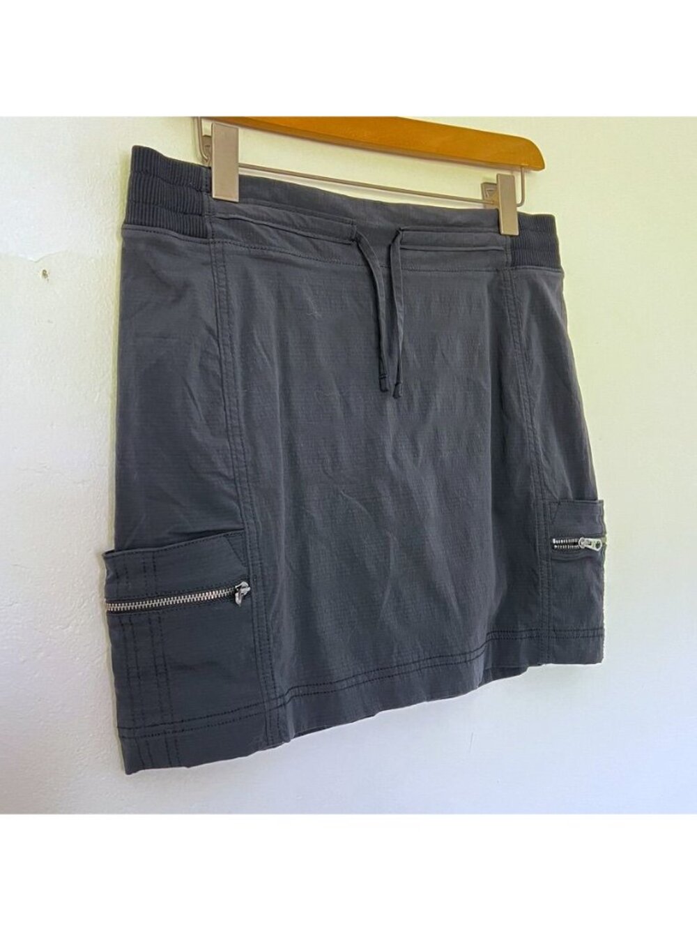 Vtg Athleta Trekkie Skort Black Sz 10 Cargo Zip Pockets Gorpcore Athleisure Golf - Picture 3 of 10